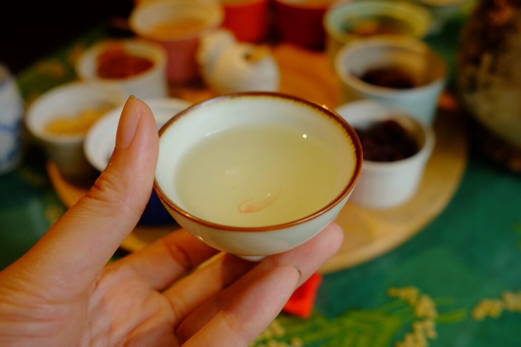 trà ở tiệm bánh thanh châu