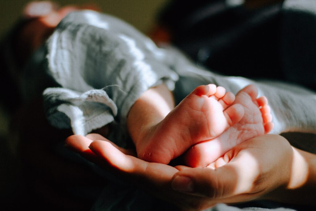 new born baby - bệnh cột sống